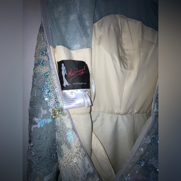 MAC DUGGAL Long Sleeve Sequin Gown - Picture 6 of 14